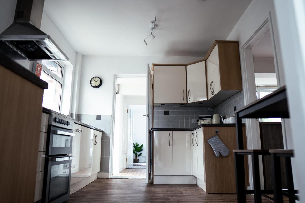 Large 4 Bedroomproperty Driveway And 3 Bathrooms Burton Latimer Exterior photo